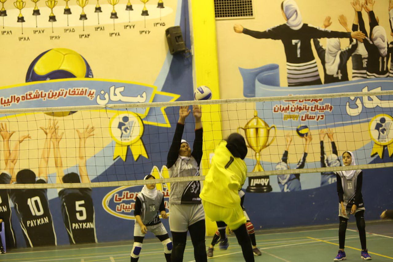 گزارش تصویری جشنواره مینی والیبال دختران تهران در باشگاه پیکان 2