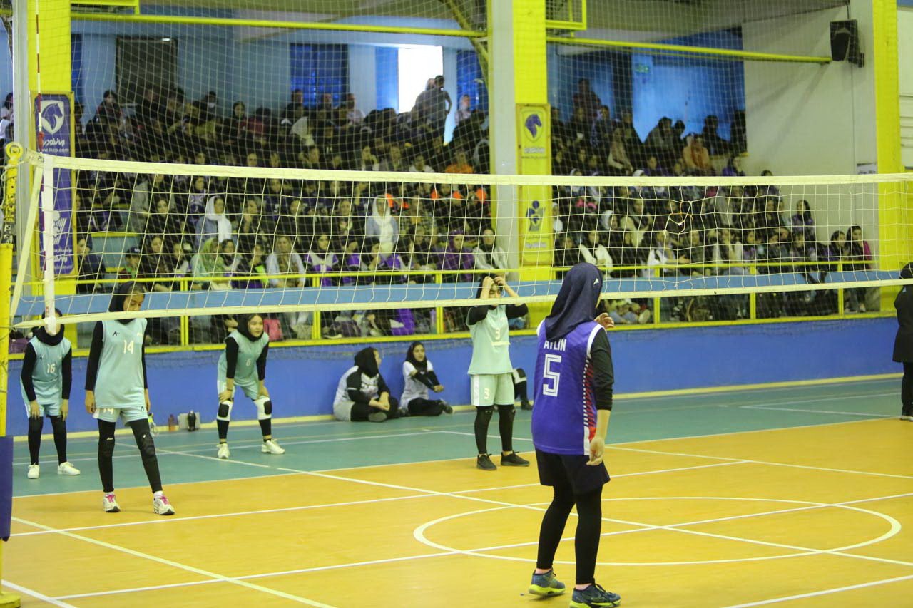 گزارش تصویری جشنواره مینی والیبال دختران تهران در باشگاه پیکان 3