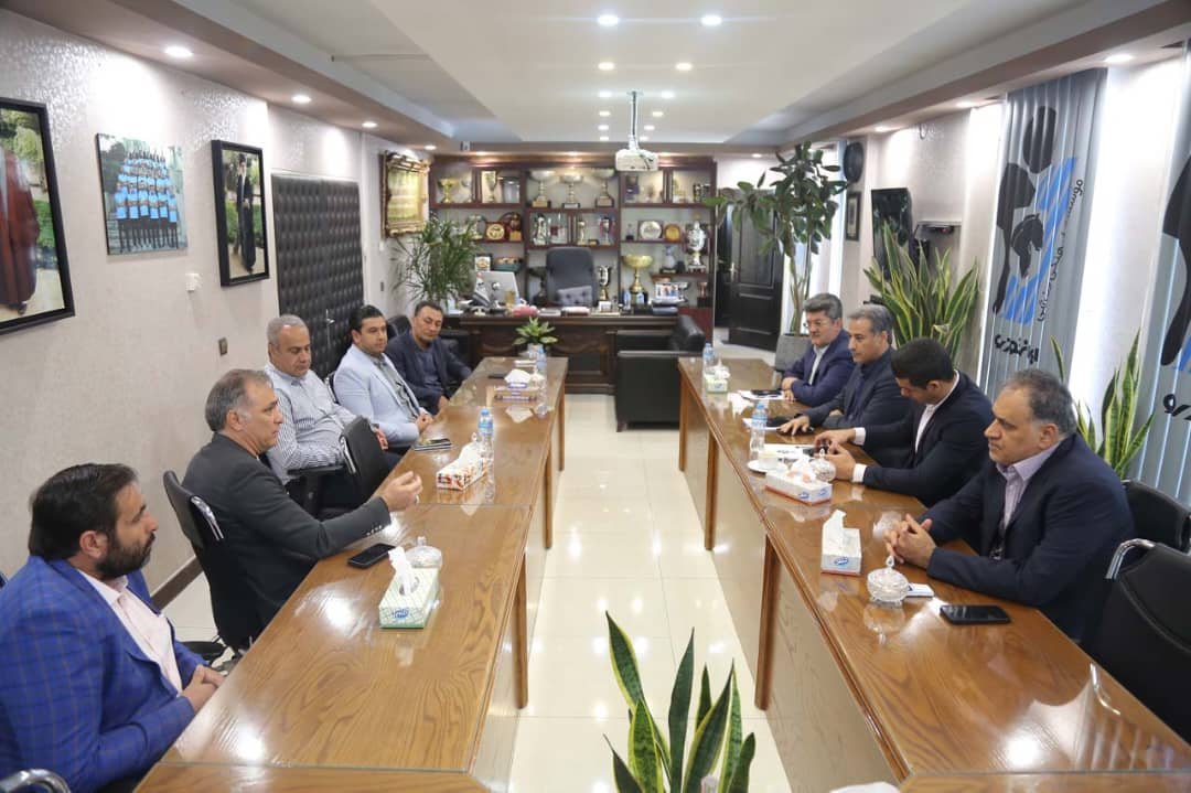 جلسه مشترک دکتر مددی و میرشاد ماجدی در باشگاه پیکان