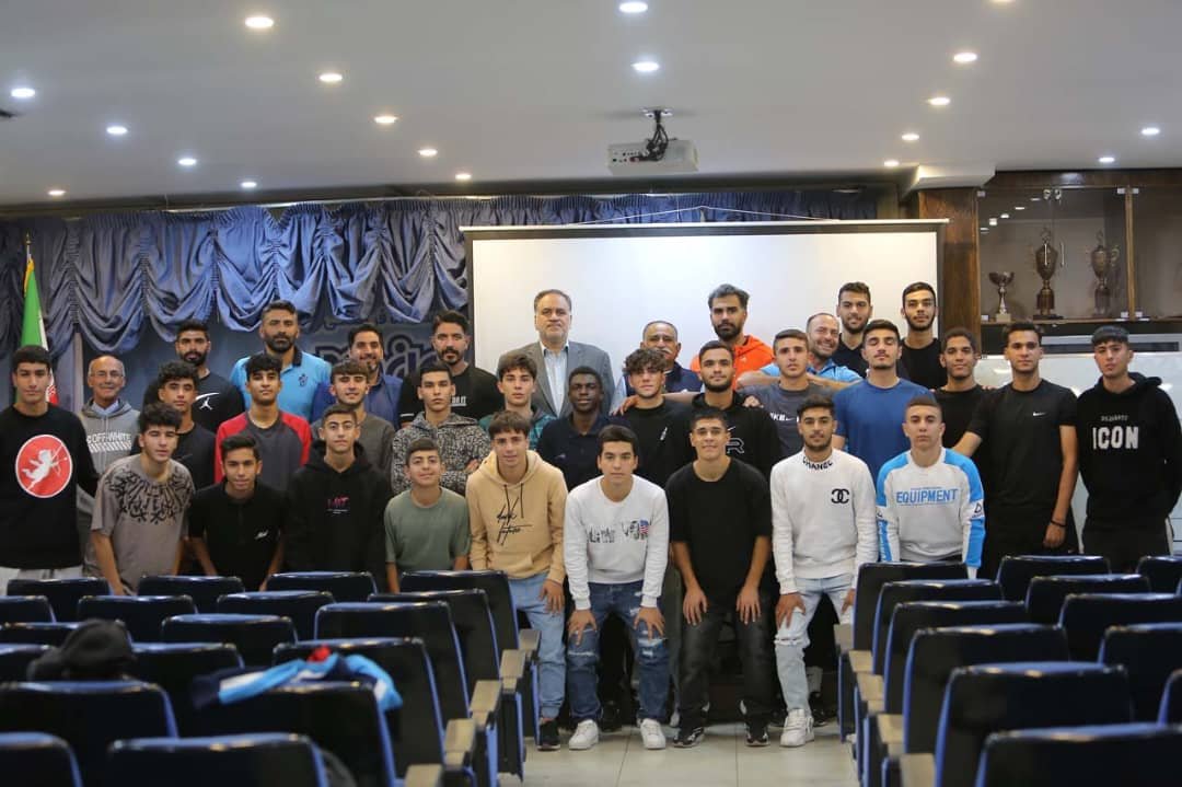جلسه مشترک دکتر مددی با تیم نوجوانان آکادمی
