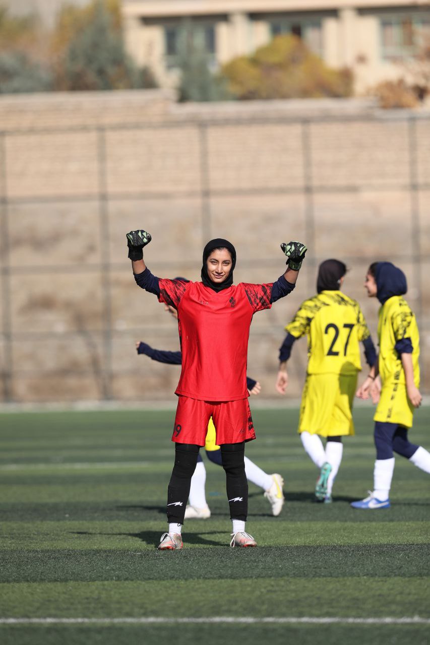 گزارش تصویری| بازی دوستانه فوتبال دختران پیکان با آذرخش شهریار