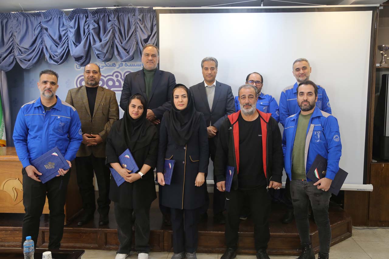 جلسه صمیمانه مدیرعامل و پرسنل باشگاه پیکان