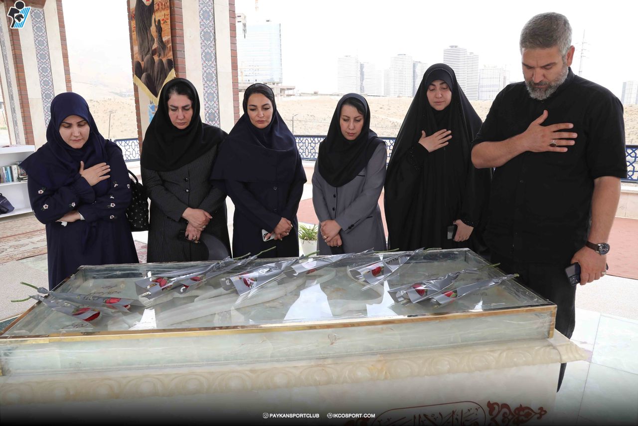 ادای احترام خانواده باشگاه پیکان به مقام شامخ شهدا
